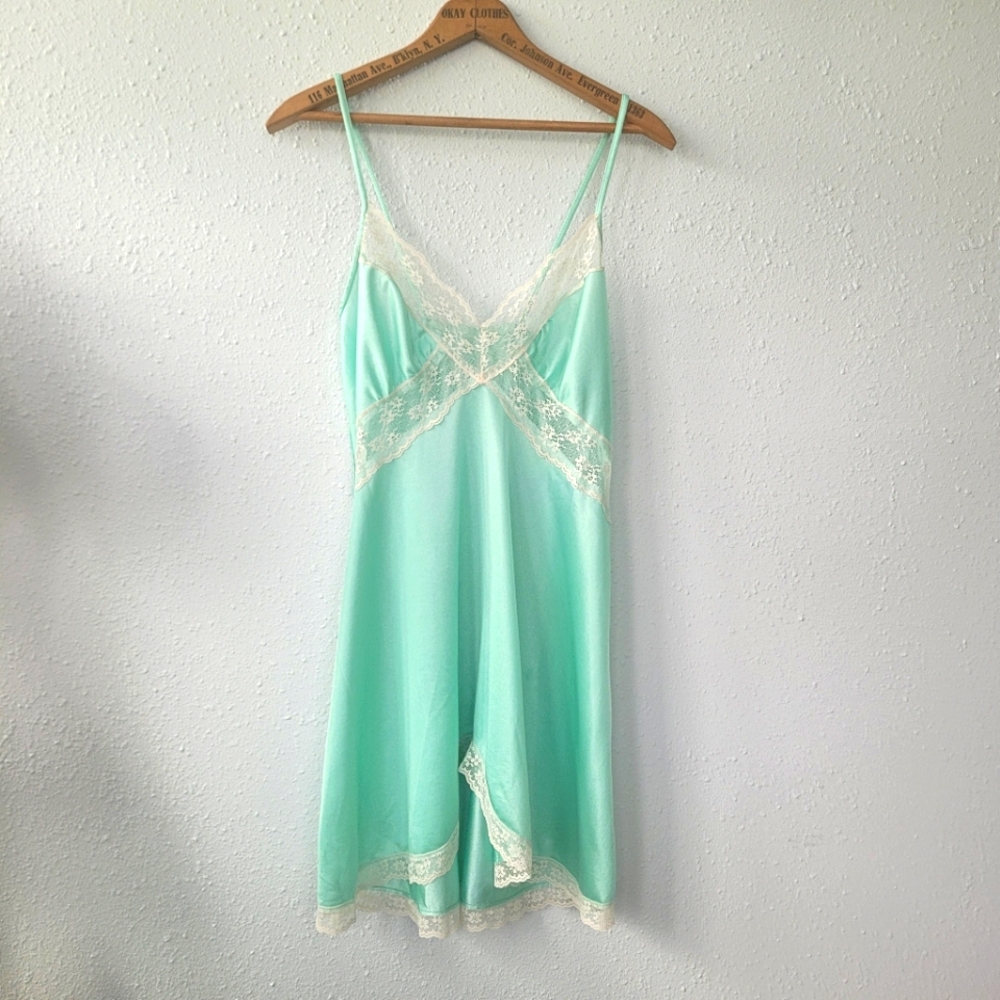 Vintage Mint Green Lace Trim Chemise or Neglige Size Small